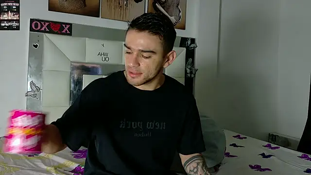 Snapshot of Sexy_Alejandro_ chatting on 02.26.25 Sexy Alejandro online show from 02.26.25