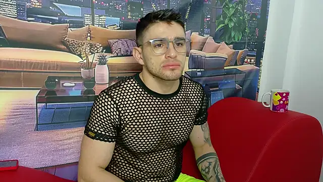 Snapshot of Sexy_Alejandro_ chatting on 03.15.25 Sexy Alejandro online show from 03.15.25