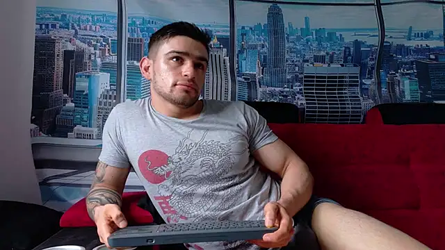 Snapshot of Sexy_Alejandro_ chatting on 03.17.25 Sexy Alejandro online show from 03.17.25