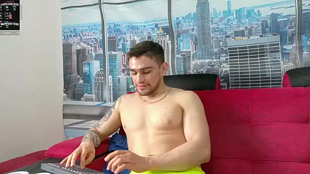 Snapshot of Sexy_Alejandro_ chatting on 03.21.25 Sexy Alejandro online show from 03.21.25