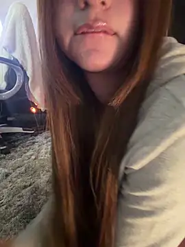 Snapshot of aly_golden_ chatting on 12.14.25 aly golden online show from 12.14.25