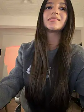 Snapshot of aly_golden_ chatting on 07.19.26 aly golden online show from 07.19.26