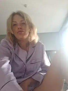 YourJuliena online show from 03.02.25