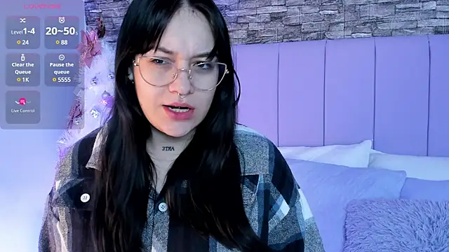 Snapshot of aurora_sweet2 chatting on 12.30.24 aurora sweet2 online show from 12.30.24