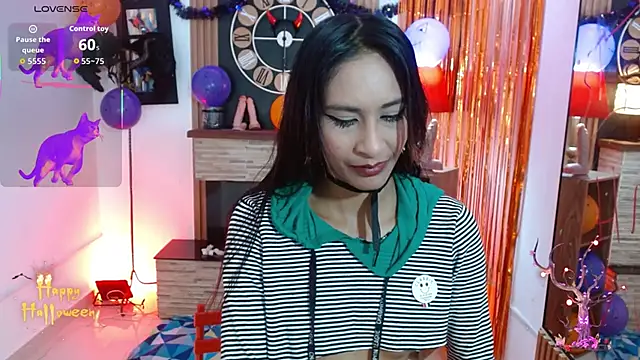 Snapshot of shantal_ray4 chatting on 10.20.25 shantal ray4 online show from 10.20.25