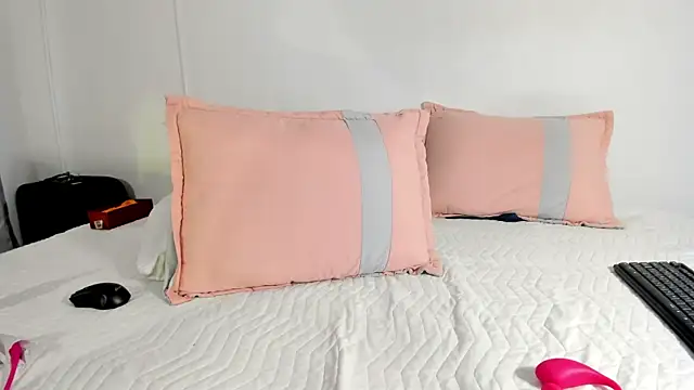 Maia W10 online show from 02.10.25