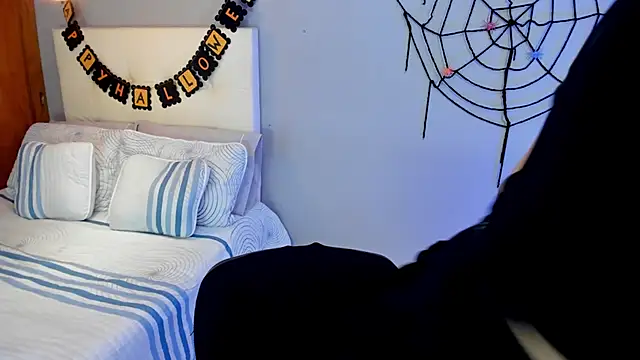 Maia W10 online show from 10.27.25