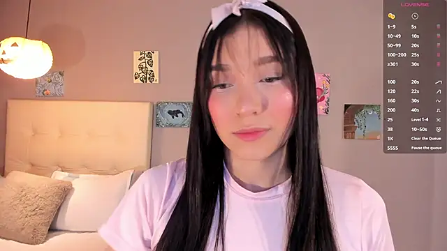 Snapshot of Maia_W10 chatting on 04.29.26 Maia W10 online show from 04.29.26