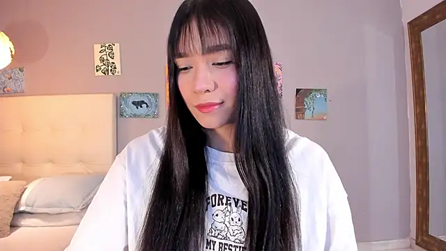 Snapshot of Maia_W10 chatting on 05.13.26 Maia W10 online show from 05.13.26