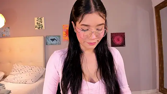 Snapshot of Maia_W10 chatting on 05.27.26 Maia W10 online show from 05.27.26