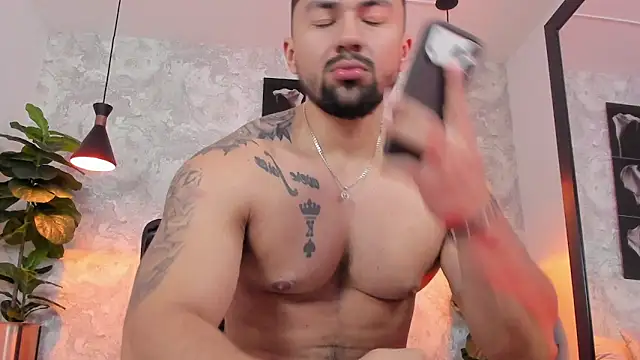 Snapshot of Regan__ chatting on 02.11.26 Regan online show from 02.11.26