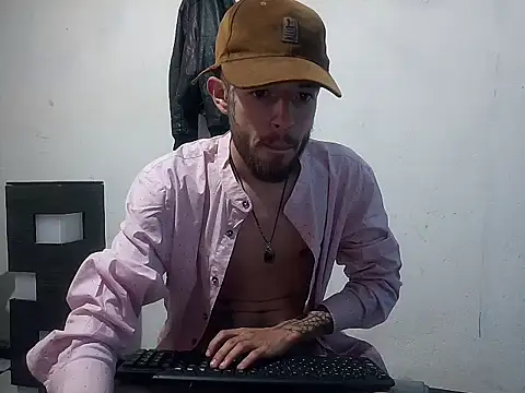 Snapshot of Aaronkiller chatting on 12.16.24 Aaronkiller online show from 12.16.24