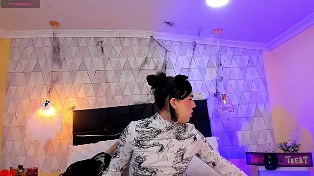 JustinePerry online show from 10.25.25