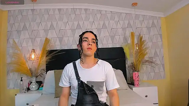 Snapshot of JustinePerry chatting on 02.20.26 JustinePerry online show from 02.20.26