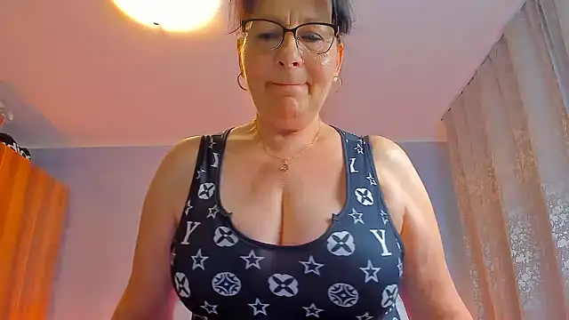 Snapshot of sweetangell69_ chatting on 06.18.26 sweetangell69 online show from 06.18.26