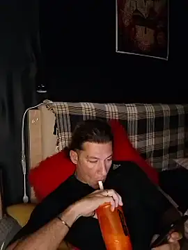 Snapshot of Lovely_milk chatting on 12.17.24 Lovely milk online show from 12.17.24