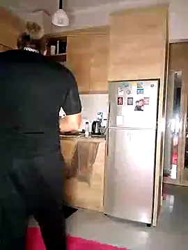 Snapshot of Lovely_milk chatting on 12.19.24 Lovely milk online show from 12.19.24