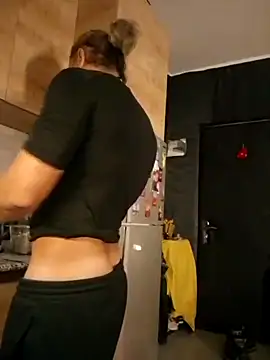 Snapshot of Lovely_milk chatting on 01.03.25 Lovely milk online show from 01.03.25