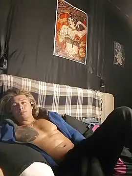 Snapshot of Lovely_milk chatting on 03.08.25 Lovely milk online show from 03.08.25