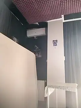 Snapshot of Lovely_milk chatting on 09.19.25 Lovely milk online show from 09.19.25