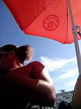 Snapshot of Lovely_milk chatting on 10.17.25 Lovely milk online show from 10.17.25