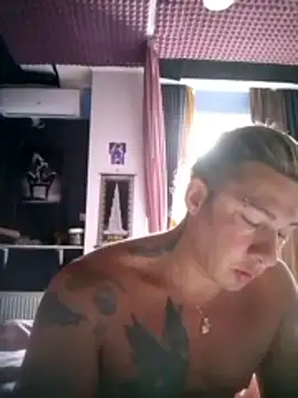 Snapshot of Lovely_milk chatting on 10.27.25 Lovely milk online show from 10.27.25