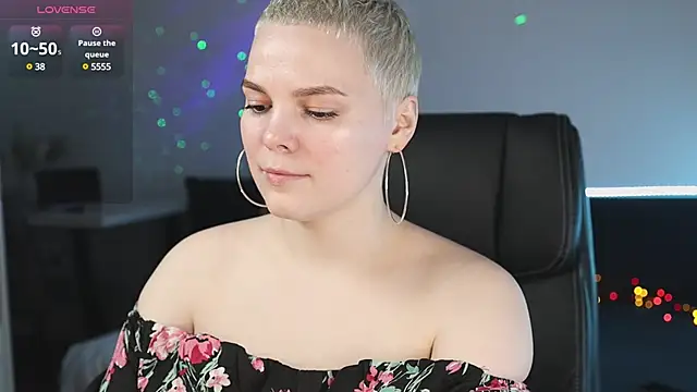 LikaBerry1 online show from 02.25.25