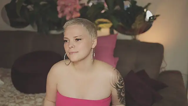 LikaBerry1 online show from 10.20.25