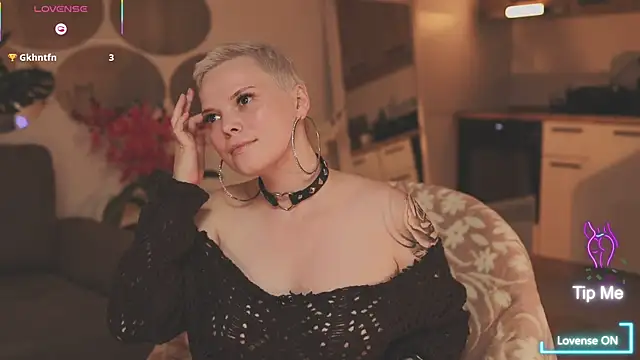 LikaBerry1 online show from 10.28.25