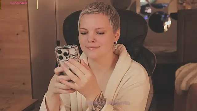 LikaBerry1 online show from 12.05.25