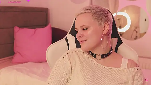 Snapshot of LikaBerry1 chatting on 02.21.26 LikaBerry1 online show from 02.21.26