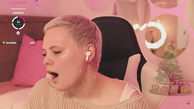 Snapshot of LikaBerry1 chatting on 02.22.26 LikaBerry1 online show from 02.22.26