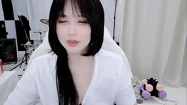 Snapshot of Vaness-a chatting on 05.15.26 Vaness-a online show from 05.15.26