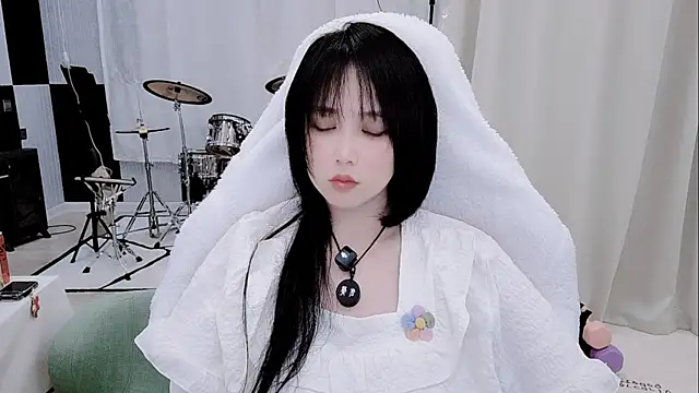 Snapshot of Vaness-a chatting on 05.16.26 Vaness-a online show from 05.16.26