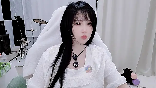 Snapshot of Vaness-a chatting on 05.18.26 Vaness-a online show from 05.18.26
