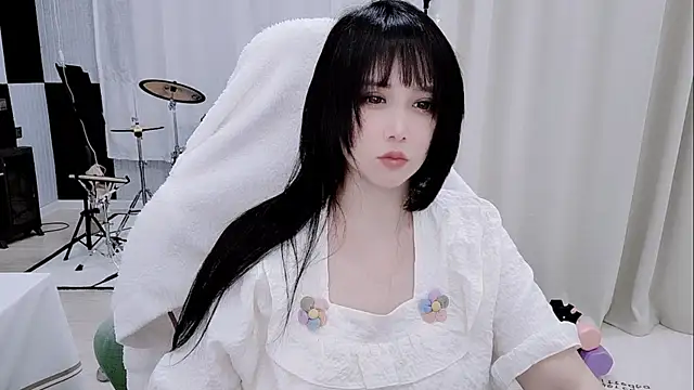 Snapshot of Vaness-a chatting on 05.19.26 Vaness-a online show from 05.19.26