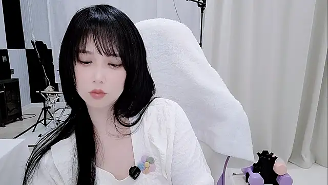 Snapshot of Vaness-a chatting on 05.19.26 Vaness-a online show from 05.19.26