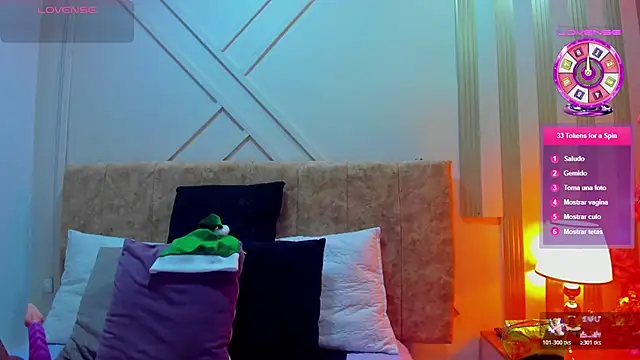 ashley  foxx  online show from 12.18.25