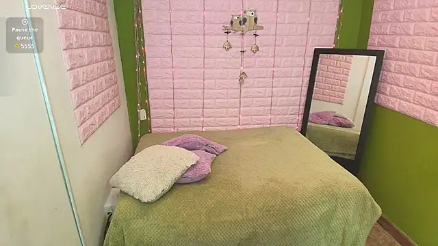 Bonnieshyy online show from 01.21.25