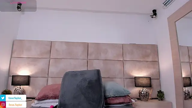 Snapshot of Eevee_Taylor chatting on 05.30.26 Eevee Taylor online show from 05.30.26