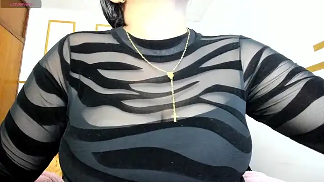 Snapshot of candiapole chatting on 05.20.26 candiapole online show from 05.20.26