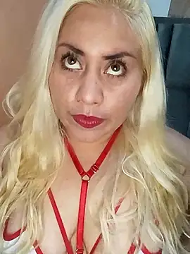 Mia queenOfBlowjob online show from 12.05.24
