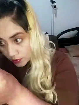 Mia queenOfBlowjob online show from 10.14.25