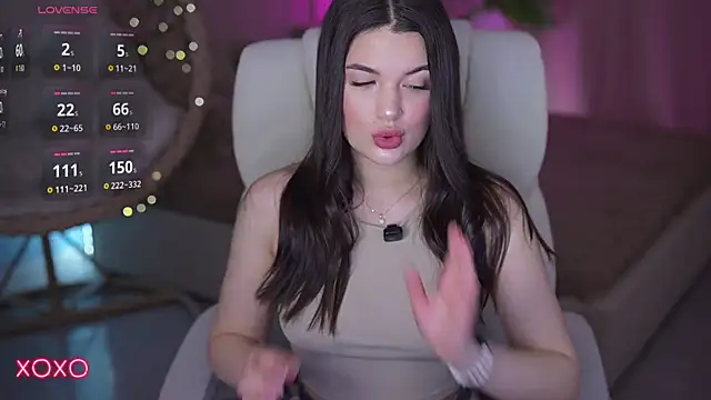 YourLolaBunny online show from 04.10.26