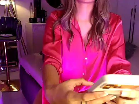 Snapshot of trippy_tina chatting on 06.12.26 trippy tina online show from 06.12.26