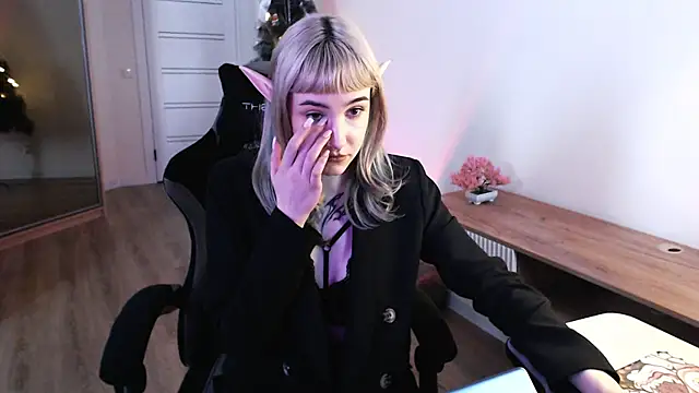 Snapshot of Princess_Shy___ chatting on 02.10.25 Princess Shy    online show from 02.10.25