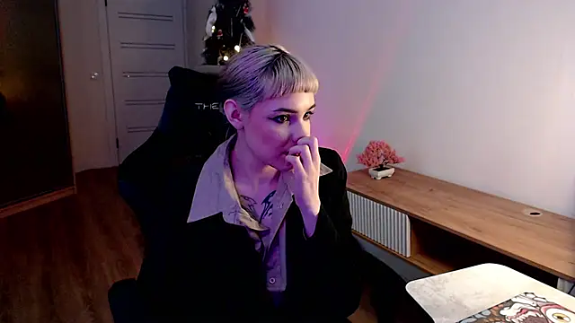 Snapshot of Princess_Shy___ chatting on 02.13.25 Princess Shy    online show from 02.13.25