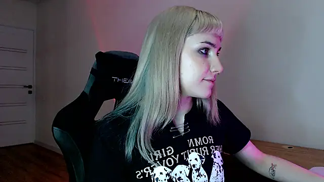 Snapshot of Princess_Shy___ chatting on 02.19.25 Princess Shy    online show from 02.19.25