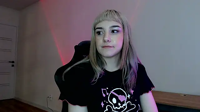 Snapshot of Princess_Shy___ chatting on 02.21.25 Princess Shy    online show from 02.21.25