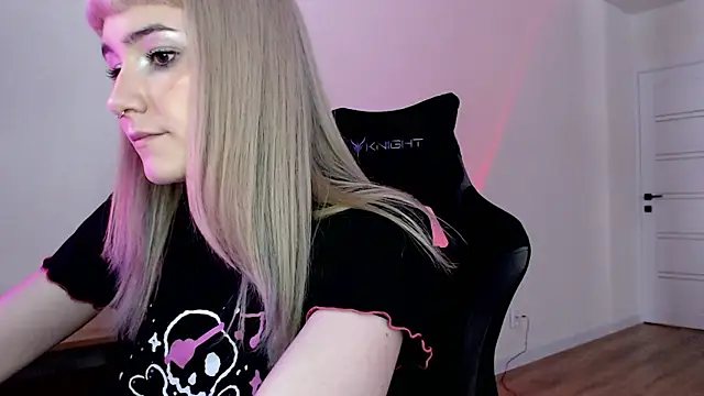 Snapshot of Princess_Shy___ chatting on 02.22.25 Princess Shy    online show from 02.22.25